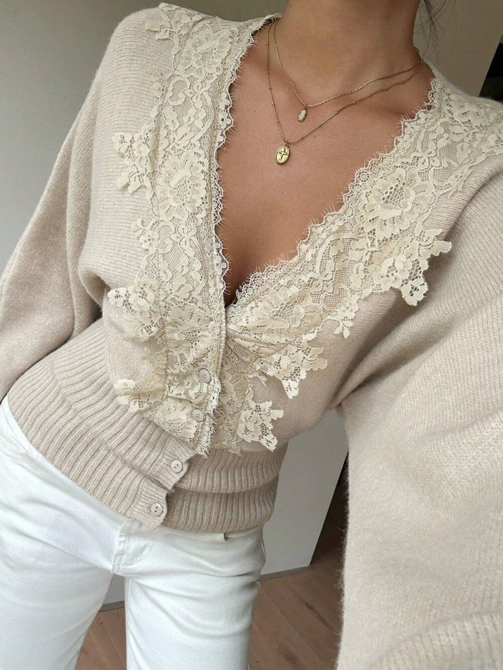 Apricot Casual Women's lace Appliques Slim Fit V Neck Knit Cardigan